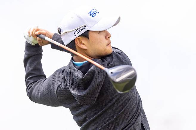 김민규가 LIV 골프 코리아 2라운드 9번홀에서 티샷을 하고 있다. (사진=LIV Golf)
