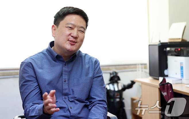 김태봉 아주대학교 경제학과 교수가 29일 경기도 수원시 아주대학교에서 뉴스1과 인터뷰를 하고 있다. 2025.4.29/뉴스1 ⓒ News1 김명섭 기자