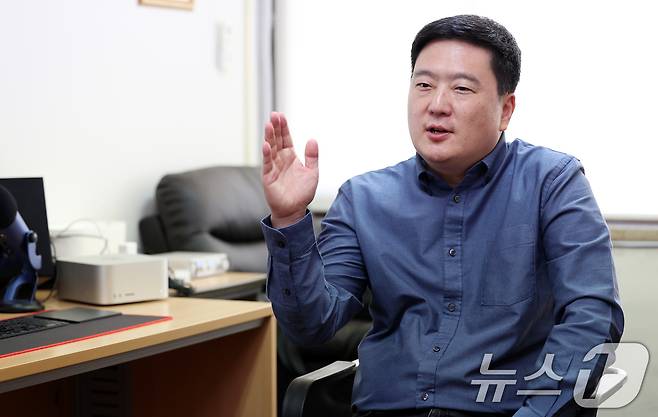 김태봉 아주대학교 경제학과 교수는 블록체인과 암호화폐에 대해 "단순하게 도박, 투기 자산이라는 관점에서 규제 중심의 정책을 펴서는 안 된다"고 말했다. 2025.4.29/뉴스1 ⓒ News1 김명섭 기자