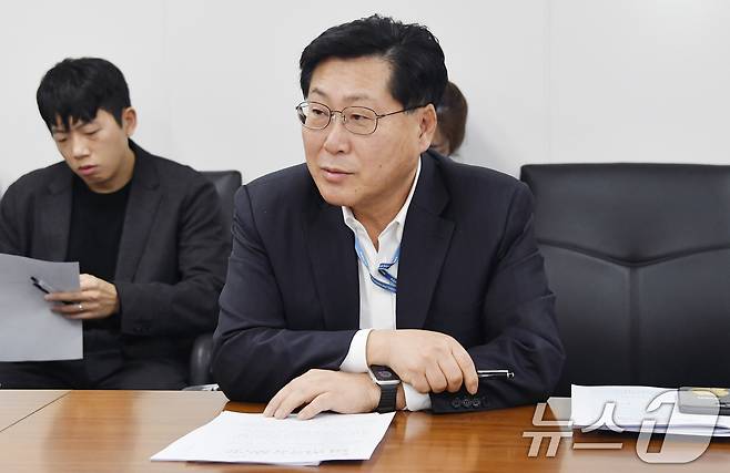 최지영 기획재정부 국제경제관리관이 5일 오후 서울 종로구 정부서울청사에서 열린 '국내외 상황 점검 및 대응방향 논의 1급 회의'를 주재하고 있다. (기획재정부 제공) 2024.12.5/뉴스1