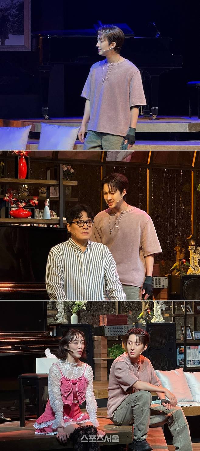 후이가 29일 뮤지컬 ‘사랑은 비를 타고’ 프레스콜에서 김형묵(두번째), 박가은(세번째)와 함께 대표 넘버를 시연하고 있다. 사진 | 표권향 기자 gioia@sportsseoul.com