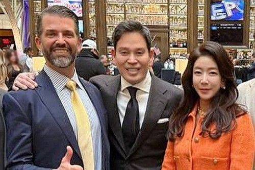 정용진 신세계그룹 회장과 부인 한지희 여사가 지난 1월 18일(현지시간) 미국 워싱턴DC에서 트럼프 주니어를 만나고 있다.ⓒ신세계그룹