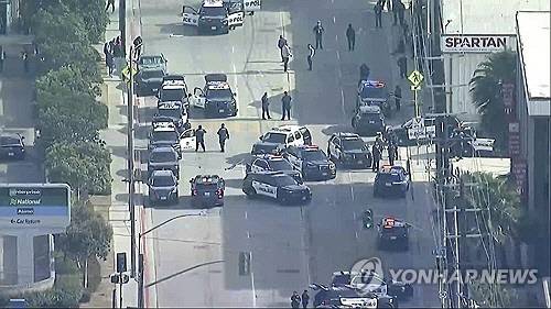2일 총격 발생한 LA 잉글우드 지역의 한 대학 [ABC7 Los Angeles/AP=연합뉴스]
