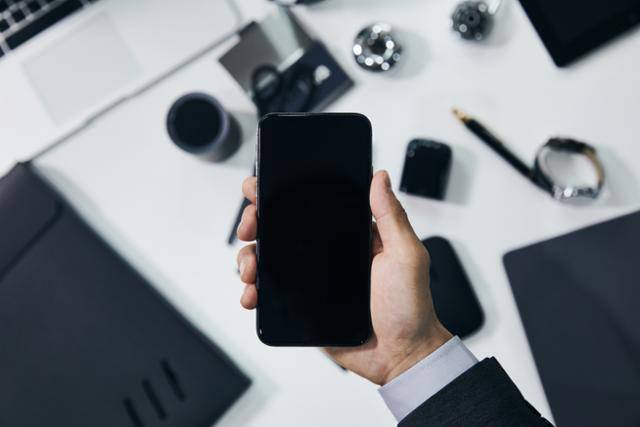 호모 스크립투스, 기록하는 존재인 인간의 일상에 디지털 기기는 문자, 사진, 영상, 음성 등 다양한 매체를 편리하게 기록·저장할 수 있는 도구로 깊숙이 자리잡았다. 게티이미지