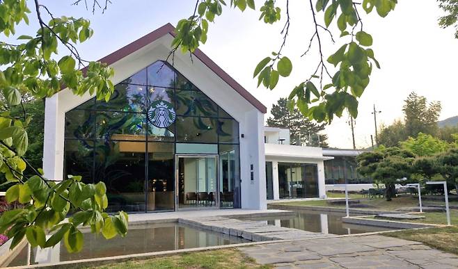스타벅스 양산통도사점. 스타벅스코리아 제공