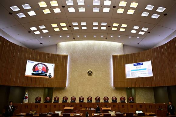 조희대 대법원장을 비롯한 대법관들이 1일 오후 서울 서초구 대법원 대법정에서 이재명 더불어민주당 대선 후보의 공직선거법 위반 사건 상고심 선고를 준비하고 있다. [사진=사진공동취재단]