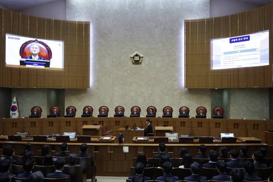 조희대 대법원장을 비롯한 대법관들이 1일 서울 서초구 대법원에서 더불어민주당 이재명 대선 후보의 공직선거법 위반 사건 상고심 선고를 위해 참석해 있다. 연합뉴스