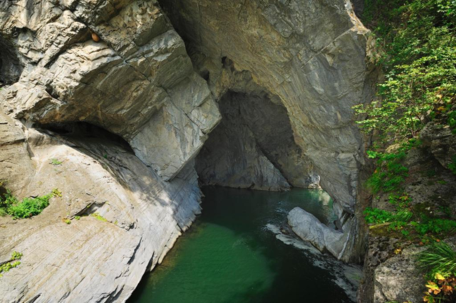 ▲ 태백시 동점동에 있는 구문소와 그 일대 전기고생대 지층이 강원특별자치도의 5월 지질·생태명소로 선정돼 지질 과학 체험 현장으로서의 가치를 높이고 있다.