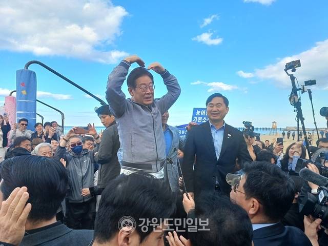 ▲ 더불어민주당 이재명 대선 후보는 3일 삼척을 방문해 ‘골목골목 경청투어’를 이어갔다.