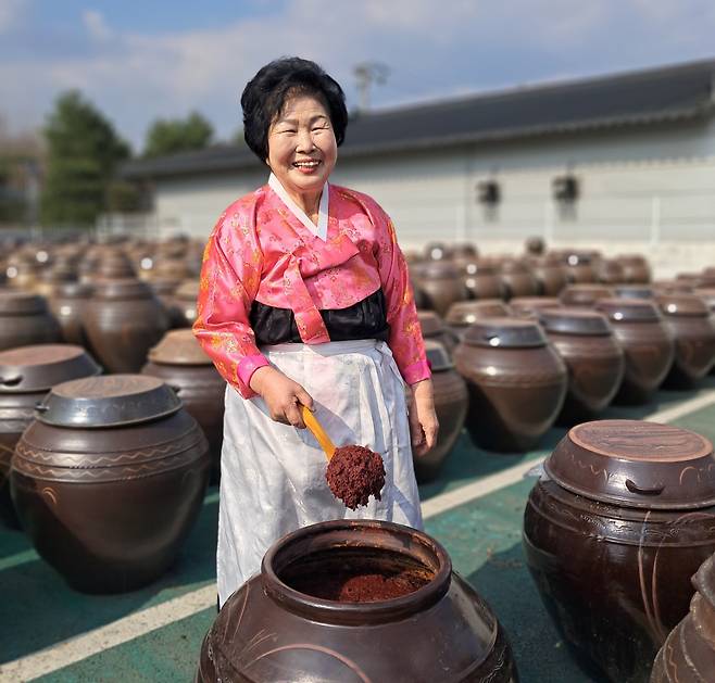 대한민국식품명인  64호 강순옥 명인은 “고추장을 담그기 위해 멥쌀과 대두를 섞어 별도의 메주를 만든다”고 설명했다.