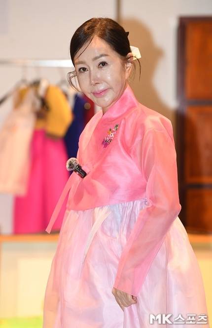 배우 박준금이 전통 한복을 입고 등장했다. 사진=천정환 기자