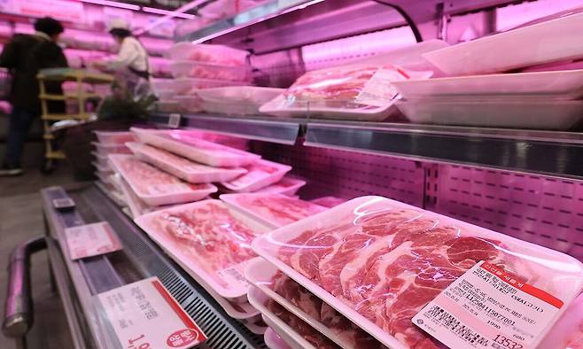 서울 대형마트에 진열된 돼지고기. 연합뉴스