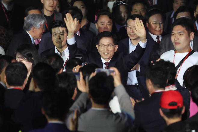 당원들에게 인사하는 김문수 국민의힘 대선 후보 ⓒ시사저널 박은숙