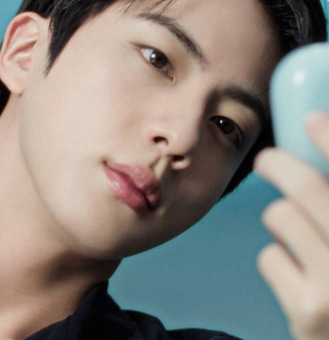 방탄소년단 진, 올리브영 1위 꿰찼다..라네즈 '크림스킨' 이어 '뮤이 쿠션'도 전체 'No.1'