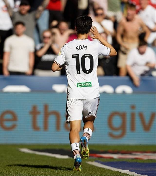 엄지성의 세리머니. /사진=스완지시티 SNS