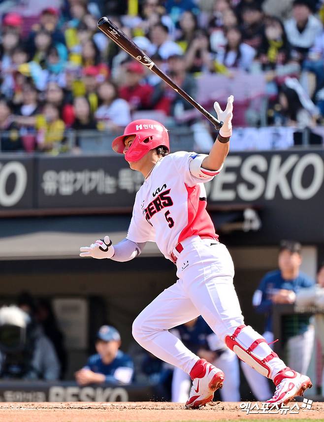 22일 오후 광주기아챔피언스필드에서 열린 '2025 신한 SOL Bank KBO리그' NC 다이노스와 KIA 타이거즈의 개막전 경기, 3회말 1사 KIA 김도영이 좌전안타를 날리고 있다. 엑스포츠뉴스DB