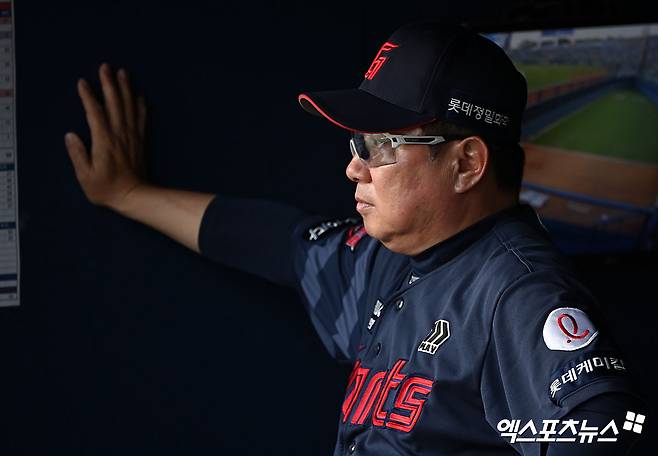 김태형 롯데 감독은 3일 사직구장에서 열릴 '2025 신한 SOL Bank KBO 리그' NC와 주말 3연전 두 번째 경기를 앞두고 볼넷 허용 등 스스로 무너지는 일이 잦은 투수진에 관해 쓴소리 했다. 엑스포츠뉴스 DB