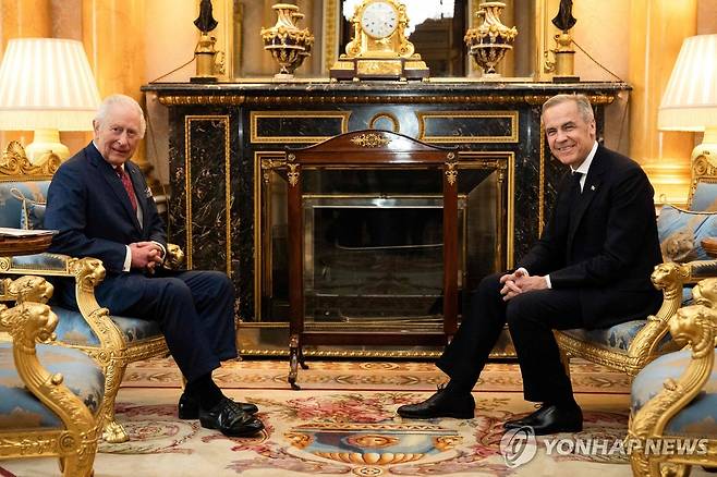 3월 17일 버킹엄궁에서 만난 찰스 3세와 카니 캐나다 총리 [AFP 연합뉴스]