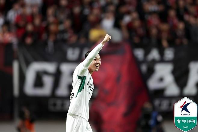 3일 서울월드컵경기장에서 열린 FC서울과 경기에서 선재골을 넣은 뒤 기뻐하는 전북 현대 송민규