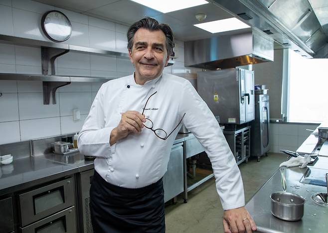 Chef Yannick Alléno, often dubbed the “Prince of Sauces,” holds more than 15 Michelin stars worldwide and is regarded as one of the leading figures in modern French cuisine. /Cho In-won