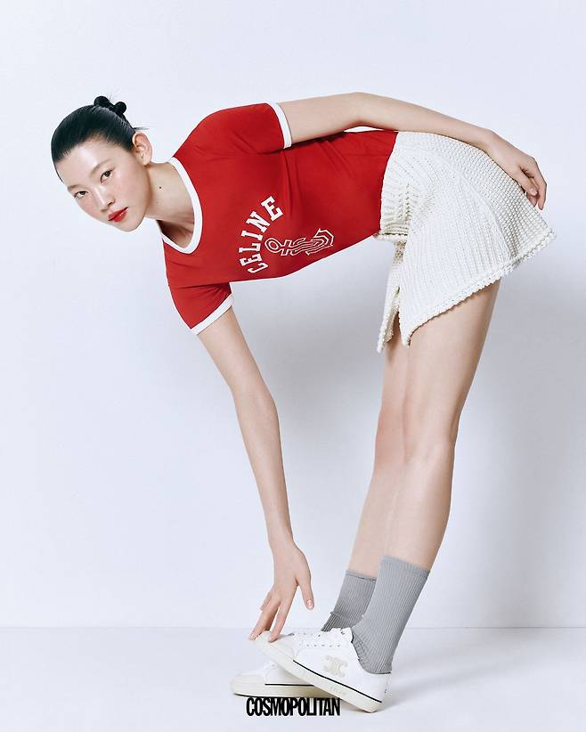 티셔츠 99만원, 코듀로이 미니스커트 가격미정, 스니커즈 1백5만원 모두 Celine by Hedi Slimane. 양말 에디터 소장품.