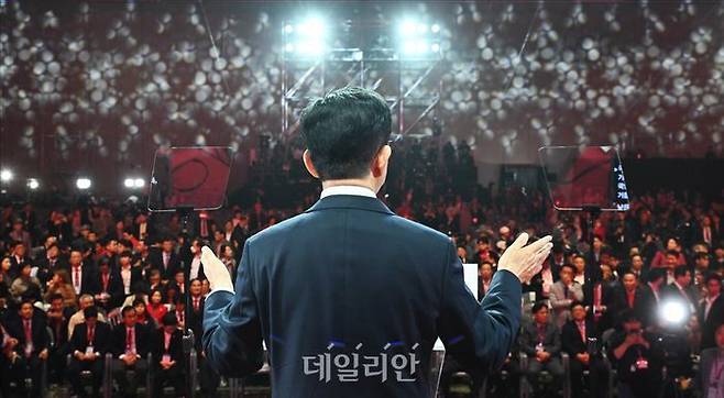 김문수 국민의힘 대선 후보가 3일 경기 일산 킨텍스에서 열린 제5차 전당대회에서 최종 후보로 확정된 뒤 수락연설을 하고 있다. ⓒ데일리안 홍금표 기자