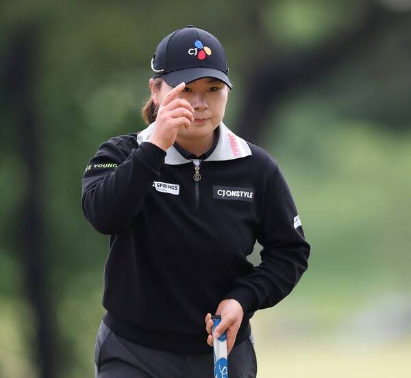 한국여자프로골프(KLPGA) 투어 2025시즌 첫 메이저 대회인 크리스에프앤씨 제47회 KLPGA 챔피언십 우승 경쟁에 뛰어든 홍정민 프로가 3라운드에서 경기하는 모습이다. 사진제공=KLPGA