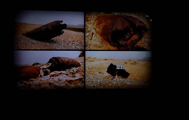 `매향리평화기념관\' 2층 상설전시장 모습. 쿠니 사격장의 설치와 폐쇄, 주민들의 투쟁 등을 담은 영상이 상영되고 있다.