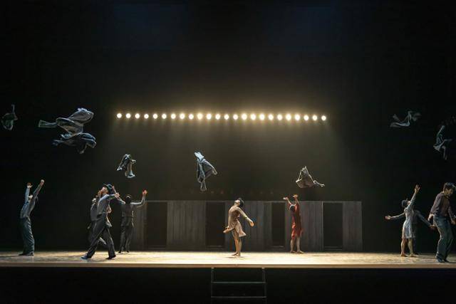 요한 잉거 안무작 '워킹 매드' 공연. 세종문화회관 제공 ⓒGregory Batardon _ Ballett Zurich