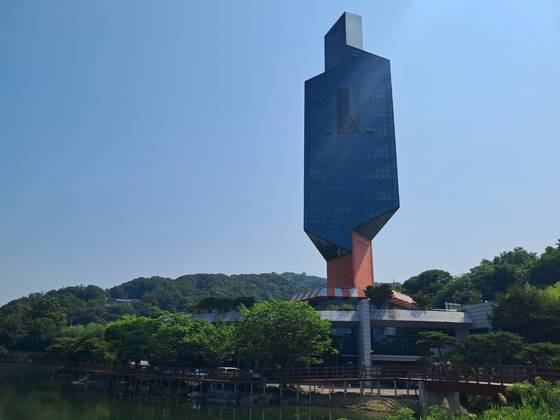 충북 청주시 상당구 명암동에 있는 명암타워 전경. 중앙포토