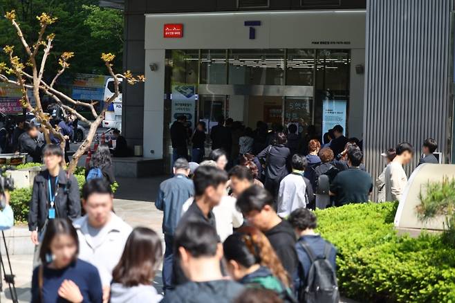 ▲ SKT, 유심 교체 기다리는 시민들 [연합뉴스]