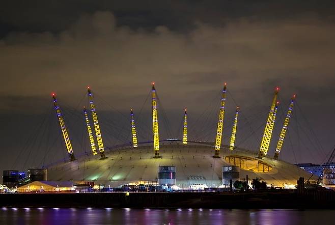 런던 테임즈강변에 있는 O2 아레나. 대형 음악 공연과 스포츠 경기가 열리는 런던의 대표 공연장이다. 후원사인 O2의 이름이 붙어 있다. /게티이미지뱅크