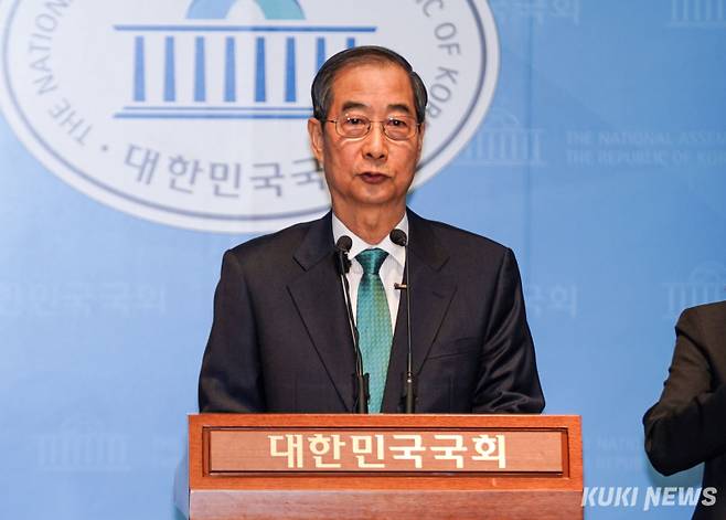 한덕수 전 대통령 권한대행 국무총리가 2일 서울 영등포구 국회 소통관에서 열린 제21대 대통령 선거 출마선언 ‘국민께 드리는 약속’ 기자회견에서 발언하고 있다. 유희태 기자