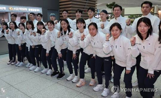 파이팅 외치는 배드민턴 국가대표팀