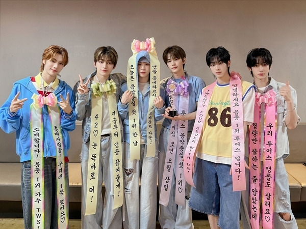 TWS(신유, 도훈, 영재, 한진, 지훈, 경민)는 지난 3일 방송된 MBC ‘쇼! 음악중심’에서 미니 3집 타이틀곡 ‘마음 따라 뛰는 건 멋지지 않아?’로 1위를 차지했다. 이들이 ‘쇼! 음악중심’에서 정상에 오른 것은 이번이 처음이다.