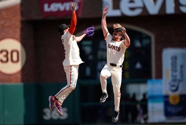 승리를 확정지은 샌프란시스코 선수들이 환호하고 있다. 사진= Getty Images/AFP= 연합뉴스 제공