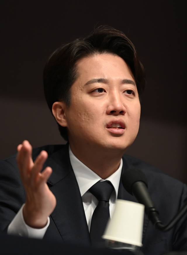 이준석 개혁신당 대선 후보가 지난달 30일 서울 중구 프레스센터에서 열린 관훈클럽초청토론회에서 발언하고 있다. 박윤슬 기자