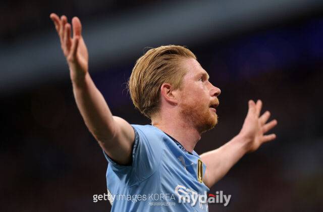 3일 울버햄턴과 경기에서 득점한 후 세리머니를 펼치는 데 브라위너. /게티이미지코리아