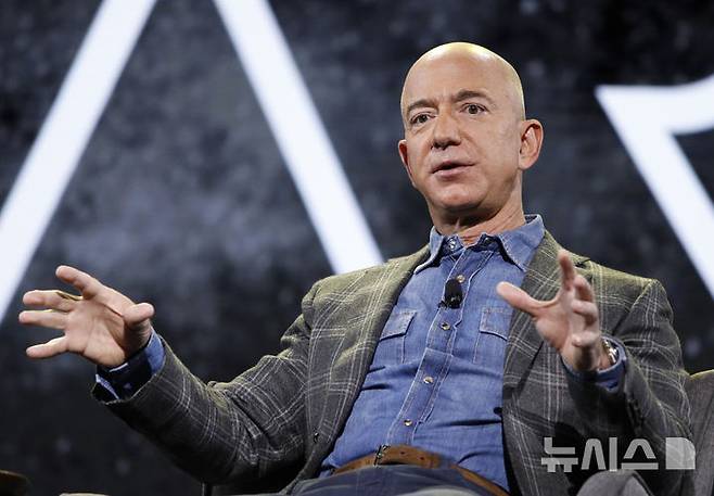 [라스베이거스=AP/뉴시스] 2019년 6월6일(현지시각) 라스베이거스에서 열린 아마존 리마스 컨벤션에서 세계 최대 전자상거래 업체 아마존 최고경영자(CEO) 제프 베이조스가 연설하고 있다. 2024.12.04.