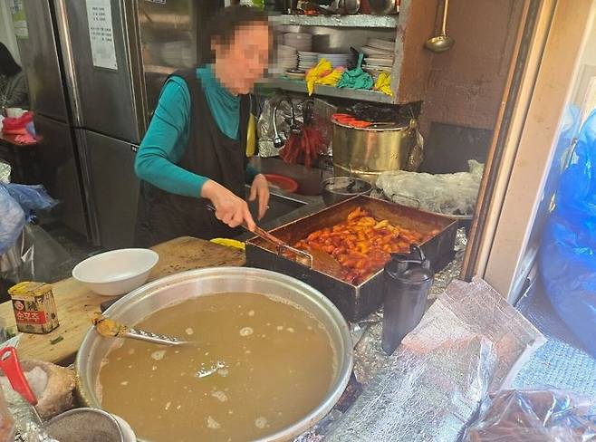 [서울=뉴시스] 파텔이 방문한 떡볶이 가게.(사진=파텔 엑스 옛 트위터 갈무리) *재판매 및 DB 금지