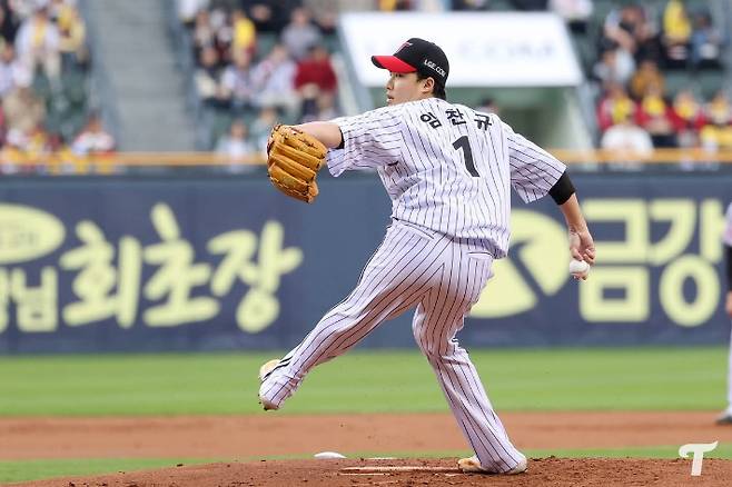 3일 SSG와 홈 경기에서 역투를 펼치며 LG의 5연패 탈출을 이끈 우완 임찬규. LG 트윈스