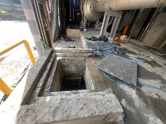 사고가 발생한 전주 팔복동의 한 제지공장 모습. 전북소방본부 제공