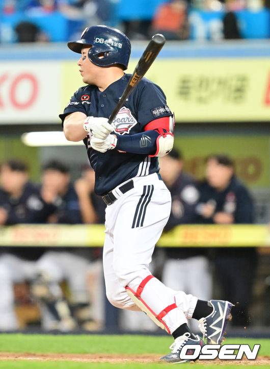 [OSEN=대구, 김성락 기자] 2일 대구 삼성라이온즈파크에서 '2025 신한 SOL Bank KBO리그' 삼성 라이온즈와 두산 베어스의 경기가 열렸다. 홈팀 삼성은 후라도, 두산은 잭로그를 선발로 내세웠다. 3회초 2사 1, 2루 두산 양의지가 동점 1타점 적시타를 날리고 있다. 2025.05.02 / ksl0919@osen.co.kr