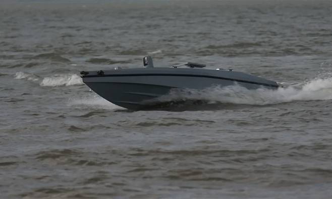 우크라이나의 마구라V5 드론이 해수면을 가르며 작전을 수행하고 있다. CNN캡처