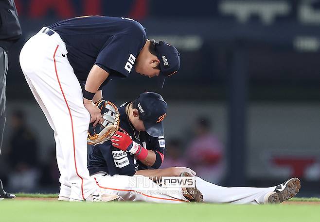 ▲ 2일 광주 KIA에서 어깨에 타구를 맞은 심우준은 큰 부상은 아니지만 이날 선발 라인업에서 빠졌다 ⓒ곽혜미 기자