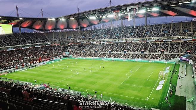 지난 3일 서울월드컵경기장에서 열린 전북 현대와 FC서울의 '하나은행 K리그1 2025' 11라운드에 관중 4만 8008명이 입장했다. /사진=박재호 기자
