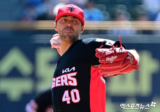 20일 오후 서울 송파구 잠실야구장에서 열린 '2025 신한 SOL Bank KBO리그' KIA 타이거즈와 두산 베어스의 경기, 1회말 KIA 선발투수 네일이 공을 힘차게 던지고 있다. 엑스포츠뉴스DB