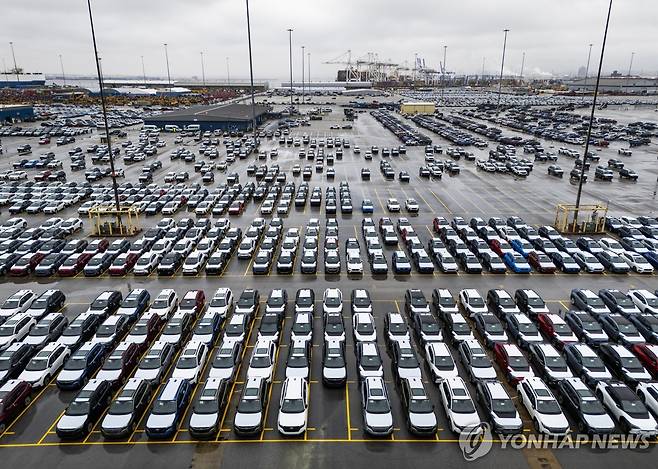 미국 볼티모어항에 있는 차들 [EPA 연합뉴스 자료사진. 재판매 및 DB 금지]