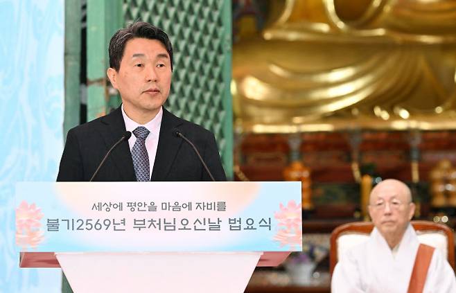 이주호 대통령 권한대행 부총리 겸 교육부 장관이 5일 서울 종로구 조계사에서 열린 불기 2569년 부처님오신날 봉축법요식에서 축사를 하고 있다. (사진=연합뉴스)