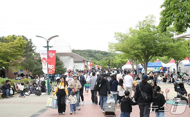 5월 5일 어린이날을 맞아 울산대공원 남문광장 일대에는 '어린이날 대잔치'가 열리고 있다.2025.5.5/뉴스1 ⓒNews1 김지혜 기자